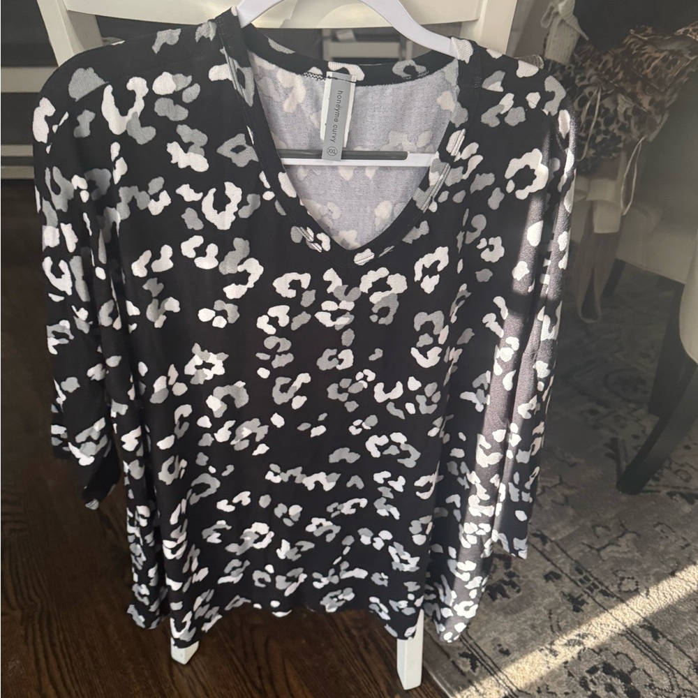 Honeyme Black and White Leopard Print Top